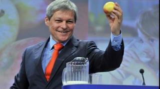 Fostul premier Dacian Cioloş a anunţat pe Facebook că nu se va înscrie în USR pentru că ar dezbina partidul