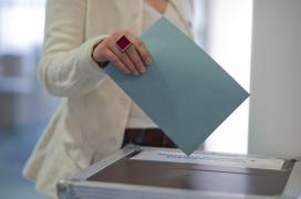 Incertitudine FĂRĂ PRECEDENT în Franţa. Cu o lună înainte de alegerile prezidenţiale, francezii NU ştiu cu cine să voteze