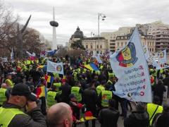 LIVE UPDATE! Protestul poliţiştilor a ajuns la Guvern! Numărul agenţilor care cer MAJORAREA SALARIILOR a ajuns la 3.000