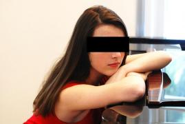 Copilă de 15 ani, din Alba Iulia, sechestrată într-un apartament și obligată să se prostitueze. Abia după o lună a reușit să sune la 112