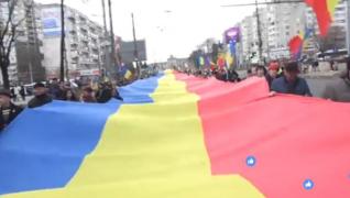 Marșul Tricolorului. Zeci de oameni au ieșit pe străzile din Chișinău, pentru a marca unirea Basarabiei cu România (LIVE VIDEO)