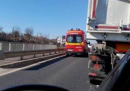 Accident GRAV  în Oradea: O autoutilitară care transporta butelii de oxigen a fost izbită de un TIR. Şoferul autoutilitarei A MURIT PE LOC