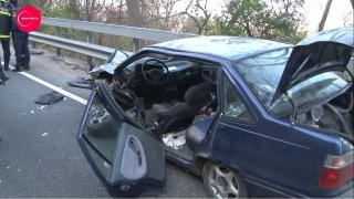 Grav accident în Mehedinţi: 3 victime în urma ciocnirii frontale dintre două maşini