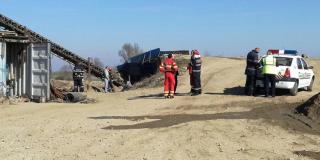 Accident de muncă ÎNFIORĂTOR la Arad: Un muncitor A MURIT DECAPITAT de utilajul pe care încerca să-l repare
