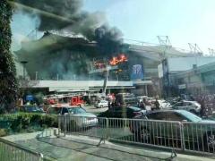 Un incendiu devastator a izbucnit la unul dintre cele mai spectaculoase stadioane din China (VIDEO)