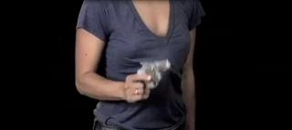 O elevă pregătea un ATAC ARMAT în liceul său. Adolescenta de 18 ani a fost dată pe mâna poliţiei de PROPRII PĂRINŢI