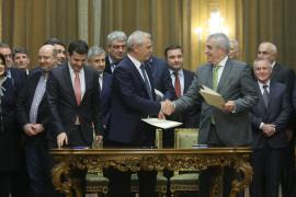 Coaliţia PSD-ALDE se întruneşte la Parlament. Se decide cine preia Şefia AEP şi postul de viceguvernator al BNR