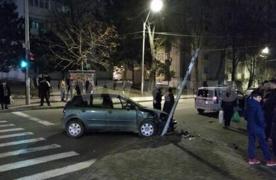 TUPEU MAXIM! S-a urcat la volan după ce poliţiştii i-au luat permisul, pentru că era beat şi lovise un semafor. Acum are două dosare penale!