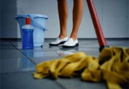 La ce recurge o femeie de serviciu, pentru a-şi face treaba cât mai bine! IMAGINEA care a devenit VIRALĂ şi a stârnit admiraţia tuturor! | FOTO ÎN ARTICOL