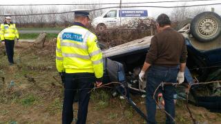 ACCIDENT CUMPLIT la intrarea în Vrancea! Călugăr MORT, după ce s-a răsturnat cu maşina (FOTO)