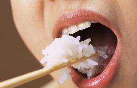 Orezul reîncălzit poate dăuna grav sănătăţii! Cum să îl pregătim astfel încât să nu ne îmbolnăvim mâncând