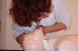 PREMIERĂ în România! Elevii fac ore de educaţie medicală, la Cluj