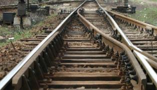 TRAGEDIE în Prahova: O tânără a fost LOVITĂ DE TREN în gara Vălenii de Munte, în această seară. Femeia a fost decapitată