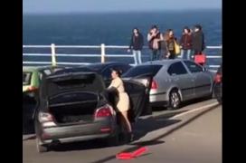 HAOS în Portul Tomis. Ce a făcut sâmbătă o tânără șoferiță i-a lăsat pe trecători fără replică (VIDEO)