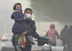 Chinezii nu mai ştiu cum arată CERUL ALBASTRU. Beijingul, RĂZBOI FĂRĂ MILĂ pentru a scăpa de norul toxic de deasupra capitalei (FOTO)