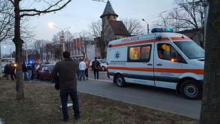 Preot găsit mort pe stradă, la Arad, lângă un mall