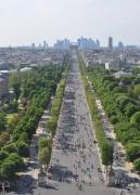 Champs-Élysées, deschis pentru pietoni! Parizienii au luat cu asalt cel mai frumos bulevard al lumii! Imagini spectaculoase