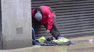 VIDEO. Un nou drog face victime printre oamenii străzii! Obţinute dintr-un amestec cu TRANCHILIZANT PENTRU ANIMALE, stupefiantele aduc consumatorii în stări GREU DE IMAGINAT