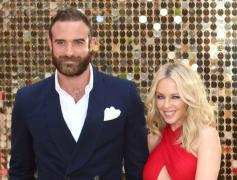 Kylie Minogue, DE NERECUNOSCUT! Cum arată cântăreaţa australiană la o lună după despărţirea de logodnicul ei (FOTO&VIDEO)