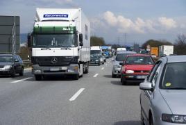 PANICĂ în trafic. Un tir A LUAT FOC în centrul oraşului Găeşti