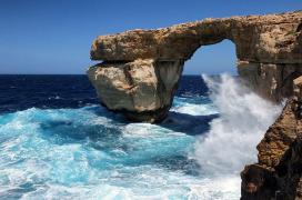 DEZASTRU natural: Unul dintre cele mai populare obiective turistice din Europa s-a prăbuşit în mare (FOTO&VIDEO)