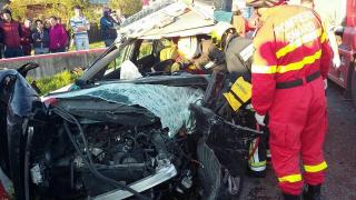 Preot mort într-un GROAZNIC ACCIDENT, în Dâmboviţa! Maşina în care era fost spulberată de un TIR! Alte două persoane sunt rănite