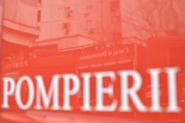 Case mistuite de flăcări la Galaţi. O femeie cu probleme psihice a pornit focul cu o lumânare