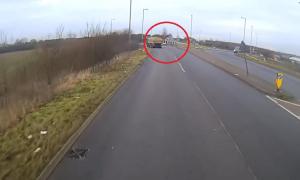 Accident uluitor, surprins pe camerele video: şi-a transformat maşina în avion!
