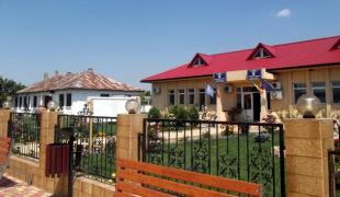 Focuri de armă în primărie. A fost chemat un elicopter SMURD pentru a transporta la spital un bărbat împuşcat