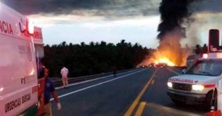 CATASTROFĂ! 29 de morţi într-un violent accident de circulaţie, în Mexic. O cisternă a explodat (VIDEO)