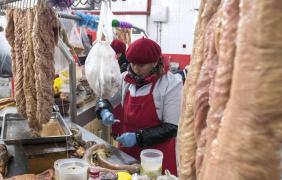 Poliţia a CONFISCAT, în Săptămâna Mare, aproape şapte TONE de FRUCTE ŞI LEGUME şi 1,5 TONE de CARNE