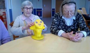 Japonia comercializează roboţi pentru ajutorarea vârstnicilor