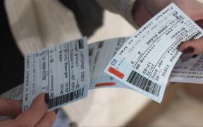 Bilete de tren MAI IEFTINE pentru ELEVI! În ce condiţii vor fi acordate REUCERILE