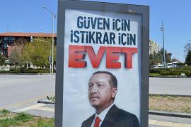 UE, ținută în șah de Erdogan cu referendumul constituțional din Turcia