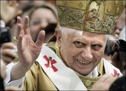 Papa Emerit Benedict al XVI-lea împlineşte astăzi, 90 de ani
