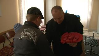 Tradiţii INEDITE de Paşte: La Iaşi, copiii merg la...COLINDAT