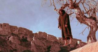 Un tânăr de 23 de ani s-a SPÂNZURAT în timp ce juca într-o scenetă