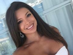 O profesoară vrea să ajungă Miss Univers. Pentru a-şi îndeplini visul, femeia a devenit şomeră