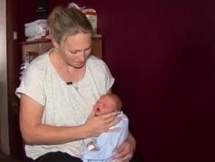 O femeie a NĂSCUT la câteva ore după ce a SUPRAVIEŢUIT unui  accident auto, în care şi-a PIERDUT logodnicul