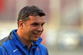 Cosmin Olăroiu şi Dan Petrescu luptă pentru titlul de cel mai bun antrenor din Emiratele Arabe Unite