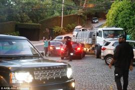 Apărare dusă la EXTREM pentru Justin Bieber! A ieşit cu CUŢITUL la fani, iar ceea ce a făcut după, depăşeşte orice închipuire! | GALERIE FOTO