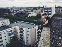A DISPĂRUT blocul părăsit din Bucureşti pe care TINERII SE ÎNGHESUIAU să se urce pentru a se poza (FOTO ŞI VIDEO)