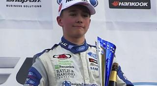 DRAMĂ în automobilism! Un pilot de numai 17 ANI a rămas FĂRĂ PICIOARE după un accident cumplit. Hamilton, Button şi Massa i-au sărit în ajutor (VIDEO)