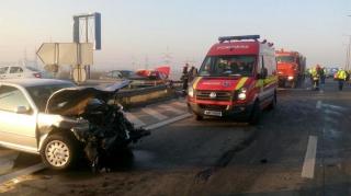 CARAMBOL pe autostrada A1, la intrarea în Piteşti, din cauza poleiului. Cinci maşini, implicate în accident! TRAFICUL A FOST DEVIAT