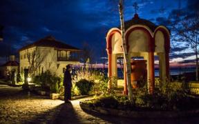 VINEREA SCUMPĂ sau IZVORUL TĂMĂDUIRII. Ce trebuie să faci astăzi ca să-ți fie bine tot anul. Obiceiuri şi superstiţii în SĂPTĂMÂNA LUMINATĂ