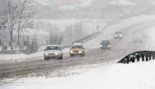 Moldova sub NĂMEȚI! Traficul prin Punctul de Trecere a Frontierei Albiţa se desfăşoară cu dificultate din cauza ZĂPEZII şi a VISCOLULUI PUTERNIC