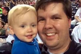 Un bebeluş a MURIT, după ce tatăl său l-a LĂSAT în maşină o zi ÎNTREAGĂ