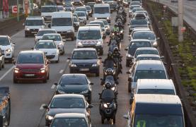 LOVITURĂ pentru şoferi: TAXE DE DRUM plătite în funcție de emisiile de CO2!