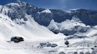 Risc MAXIM de AVALANŞĂ la Bâlea Lac, unde stratul de zăpadă DEPĂŞEŞTE DOI METRI!