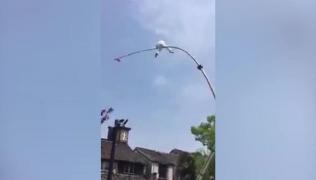 Supravieţuire MIRACULOASĂ: Un acrobat a scăpat cu viaţă după ce a căzut de la o înălţime de 8 metri